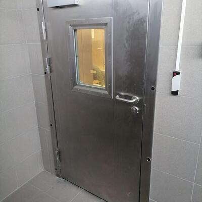 Распашные холодильные противопожарные двери общего назначения РДО (EI60)